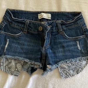 Vintage HAVANA. Size extra small shorts With plaid pockets that hang out